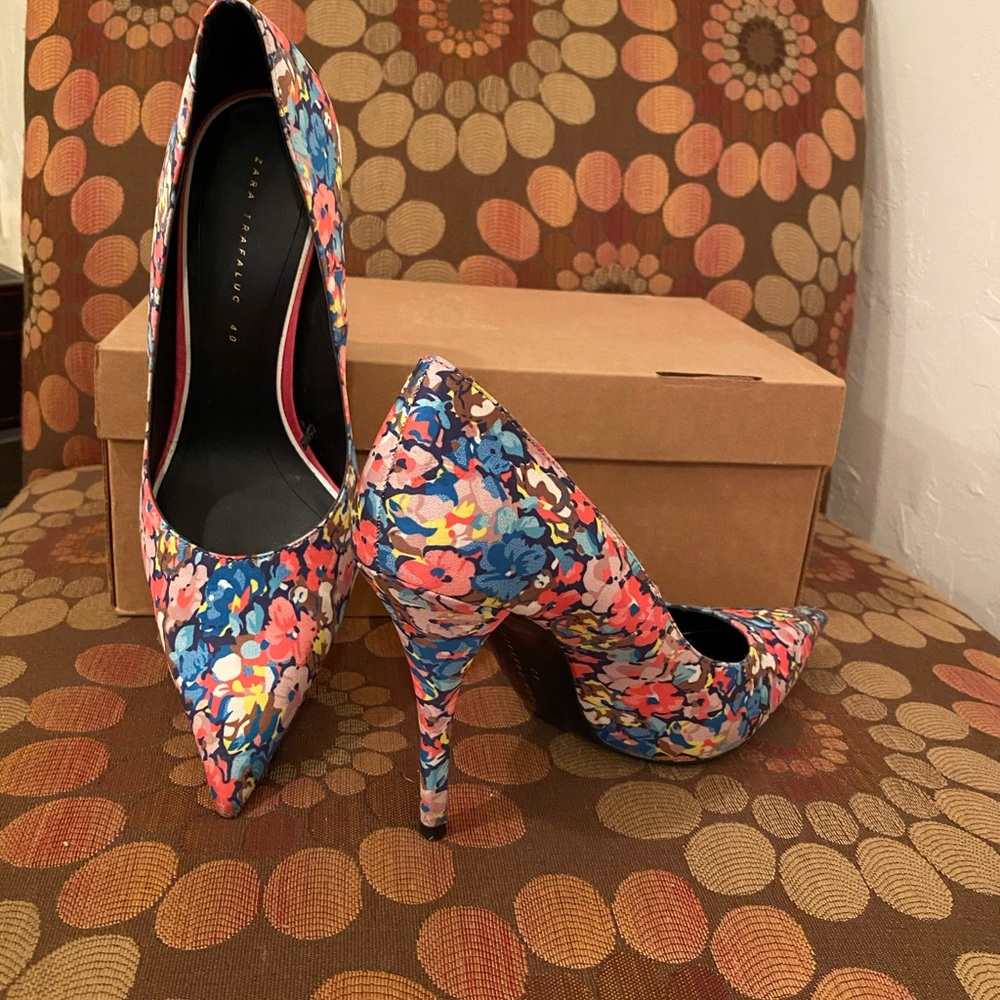 Zara pointed toe floral stilettos - Picture 2 of 3